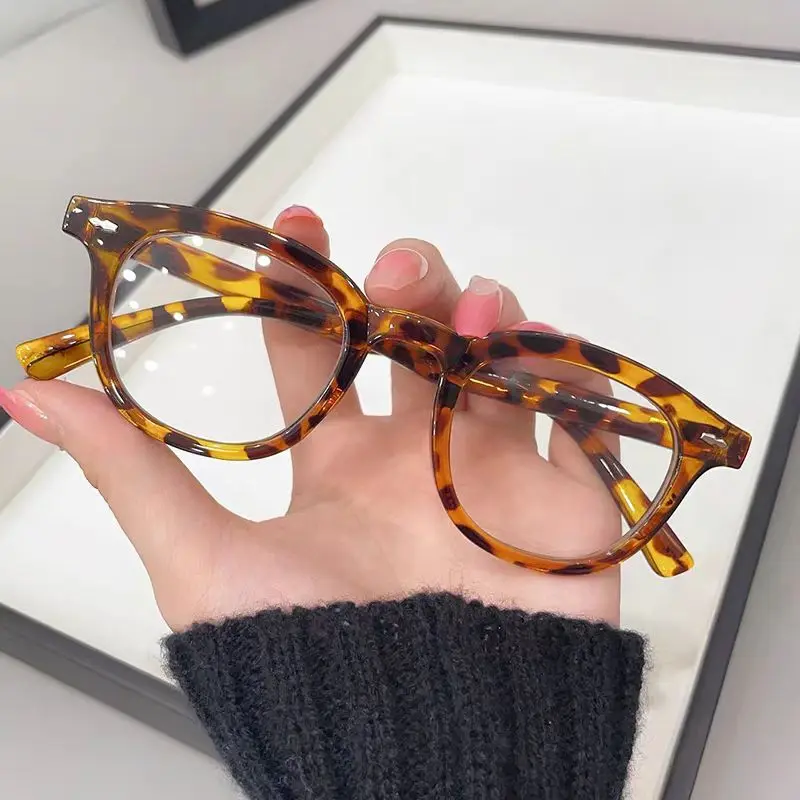 Ultralight Leopard Print Anti Blue Light Glasses Women Men Round Glasses Frames for Read Female Fashion Vintage Clear Eyeglasses