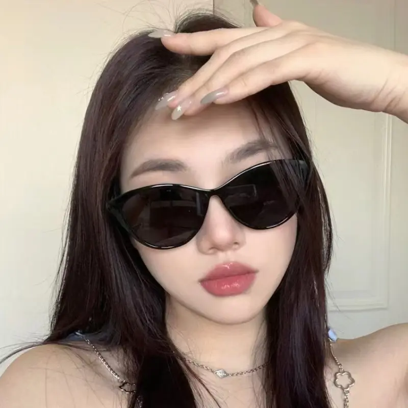 2024 Retro Cat Eyes Ultra Light Sunglasses Trendy Personalized Women TR90 Sunglasses UV Resistant Travel Outdoor Sunglasses
