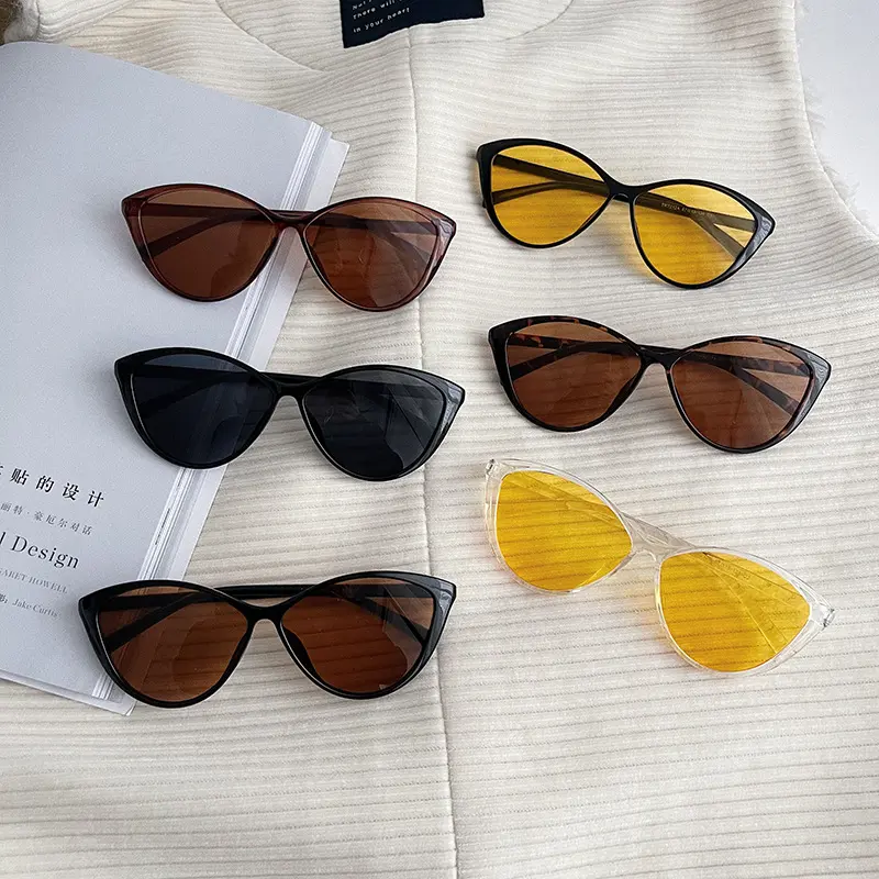 2024 Retro Cat Eyes Ultra Light Sunglasses Trendy Personalized Women TR90 Sunglasses UV Resistant Travel Outdoor Sunglasses