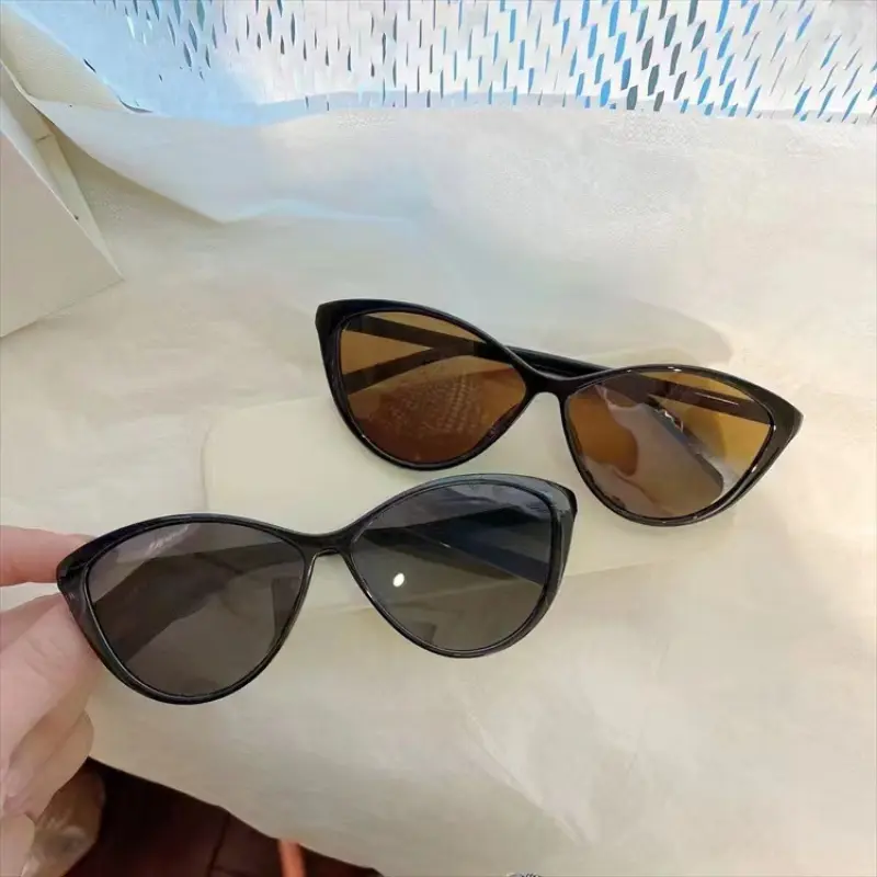 2024 Retro Cat Eyes Ultra Light Sunglasses Trendy Personalized Women TR90 Sunglasses UV Resistant Travel Outdoor Sunglasses