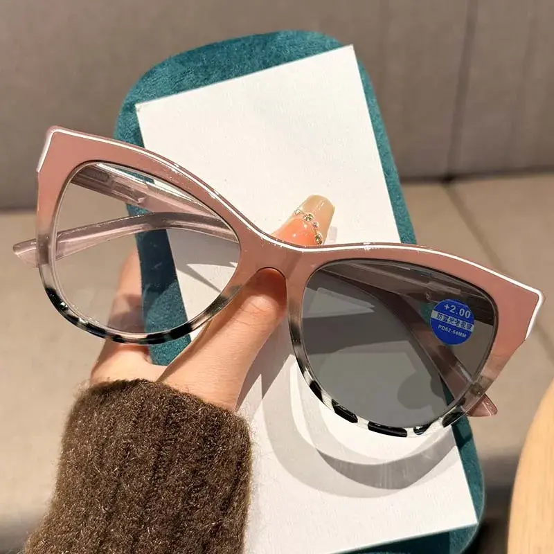 Large Frame Photochromic Presbyopia Glasses Cat Eye Fashion Personalized Computer Spectacle Eyeglasses Anti Blue Light Eyewear