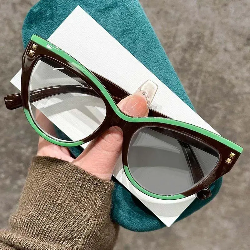 Fashion Photochromic Reading Glasses Retro Multicolour Cat Eye Rivets Presbyopia Women's INS Style Anti Blue Light Eyewear