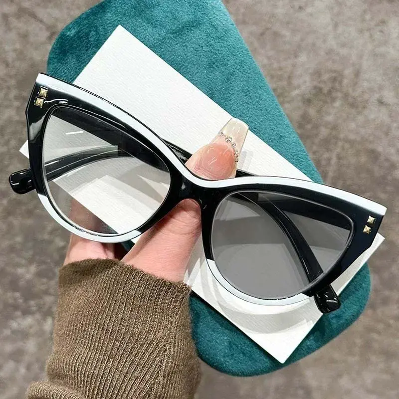 Fashion Photochromic Reading Glasses Retro Multicolour Cat Eye Rivets Presbyopia Women's INS Style Anti Blue Light Eyewear