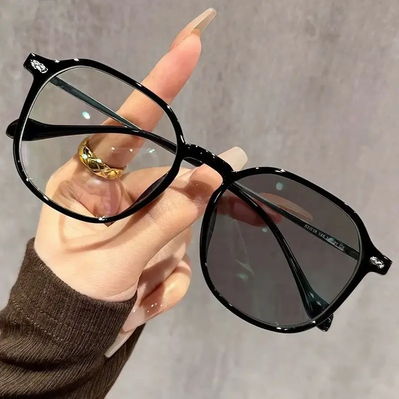 Ultra Lightweight Photochromic Reading GlassesHigh-end Anti Blue Light High-definition Glasses Black Framed Color Change Eyewear