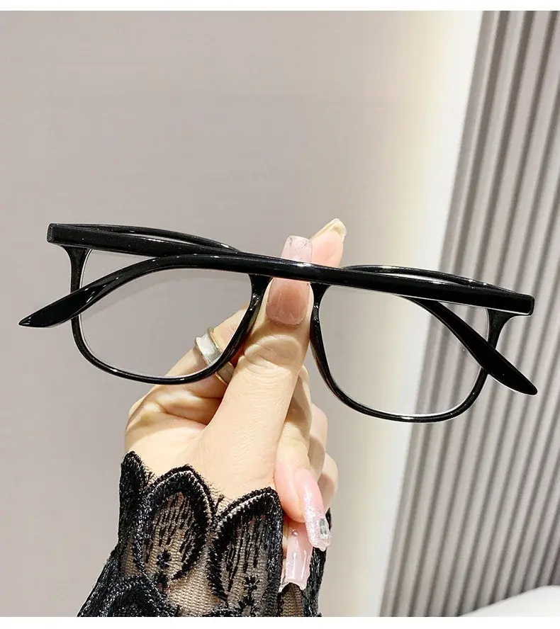 New Minimalist Women Photochromic Myopia Glasses Retro Tea Anti Blue Light Glasses Outdoor Color Changing Near Sight Glasses