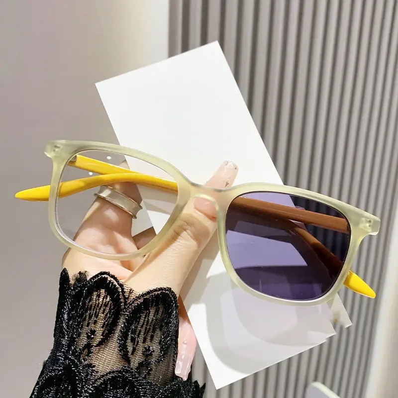 New Minimalist Women Photochromic Myopia Glasses Retro Tea Anti Blue Light Glasses Outdoor Color Changing Near Sight Glasses
