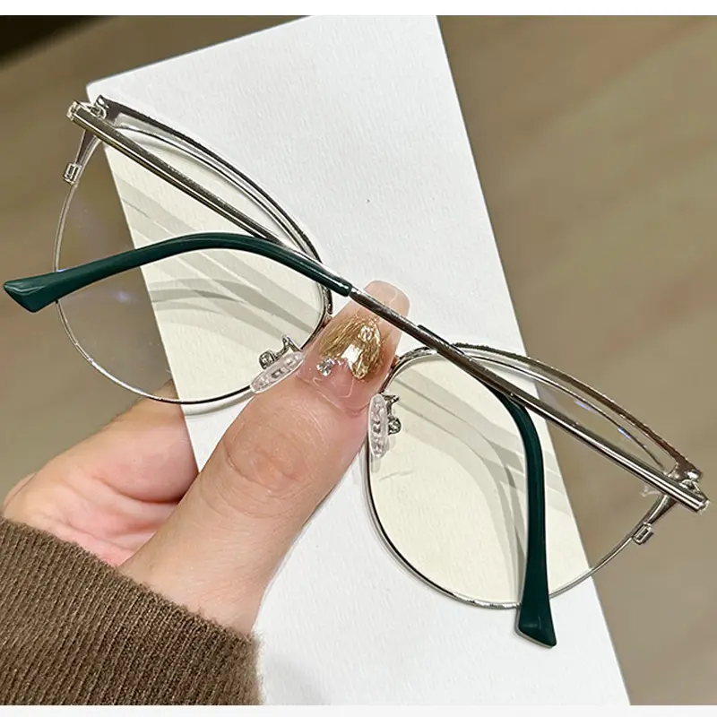 Men's and Women's Fashion Cat-Eye Flat Glasses Metal Frame with Diamonds Luxury Brand Designer Anti-Blue Light Glasses
