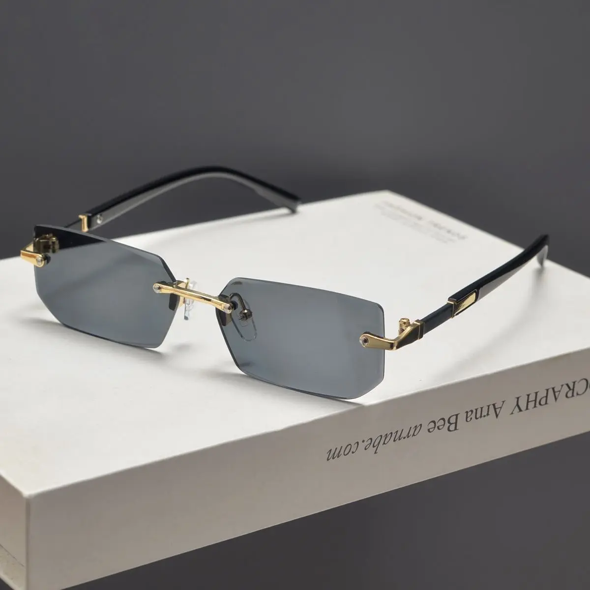 New Rimless Sunglasses Men and Women Fashion Square Cut Edge Sunglasses Personalised Trend Outdoor Anti-ultraviolet Goggles