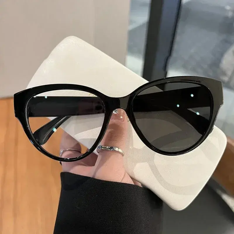 Retro Women Large Frame Photochromic Eyeglasses Cat's Eye Heart Mirror Leg Myopia Glasses Outdoor Unisex Minus Eyeglasses