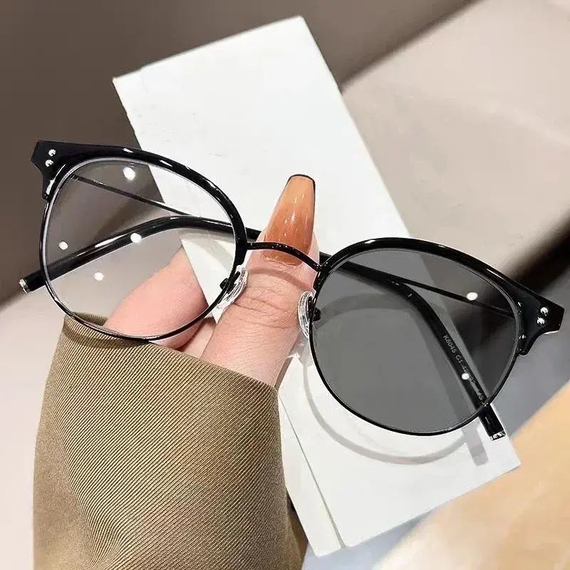 Ultra Light Unisex Short Sight Glasses Half Frame Photochromic Myopia Glasses Round Frame Anti-blue Light Near Sight Glasses