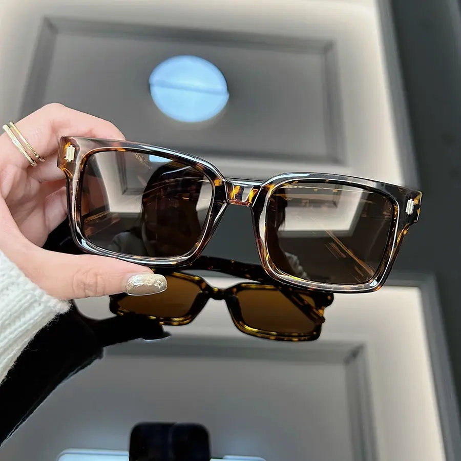 New Square Sunglasses Women Men Brand Designer Shades Sun Glasses Female Male Vintage Fashion Rivet Luxury Oculos De Sol