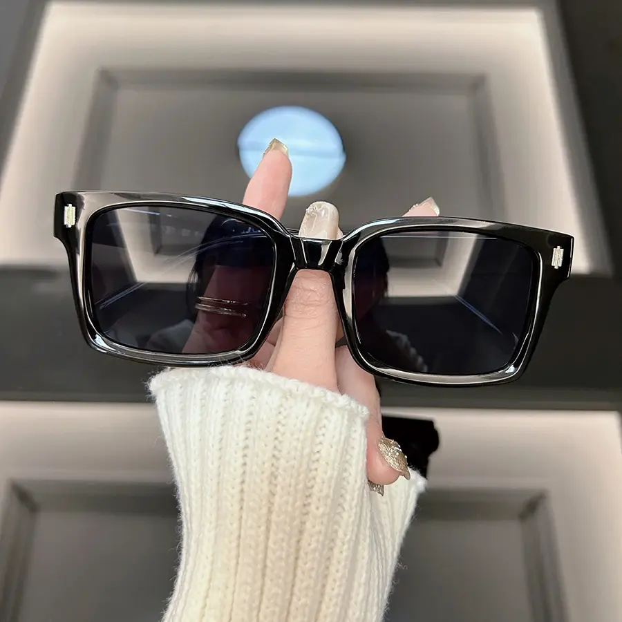 New Square Sunglasses Women Men Brand Designer Shades Sun Glasses Female Male Vintage Fashion Rivet Luxury Oculos De Sol