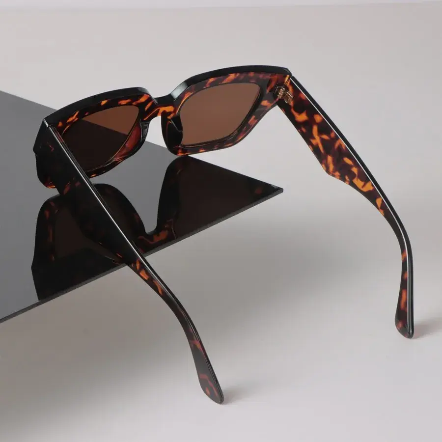 Fashion Sunglasses Women Men Square Mirror Lens Brand Designer Black Sun Glasses Trendy Eyewear Unisex Sexy Classic