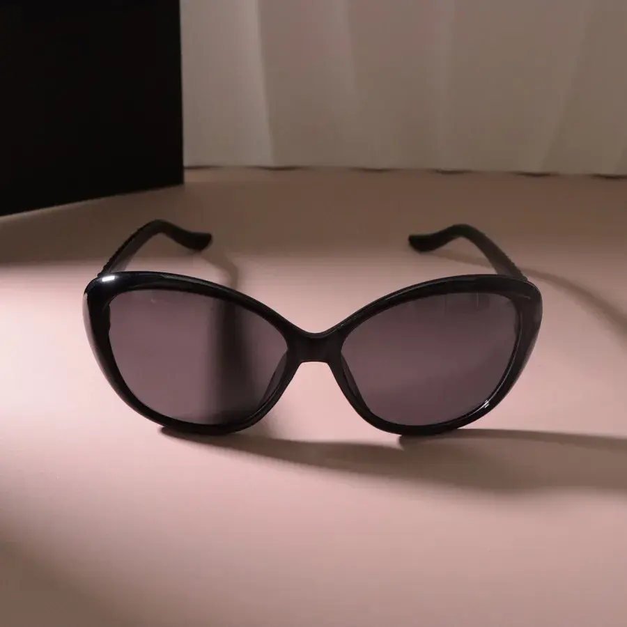 Luxurious Cat Eye Frame Sun Glasses Women Men Square Sunglasses Female Casual Black Colors Mirror Designer Brand Fashion