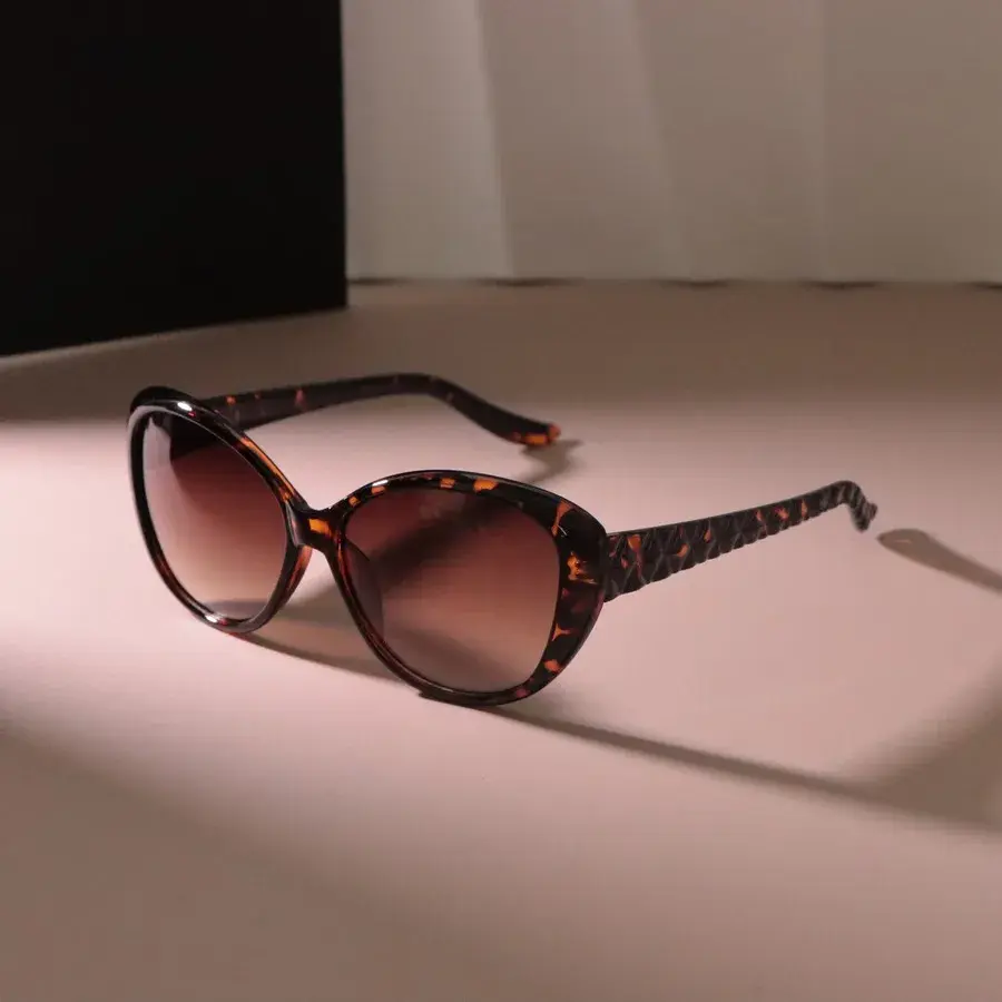 Luxurious Cat Eye Frame Sun Glasses Women Men Square Sunglasses Female Casual Black Colors Mirror Designer Brand Fashion