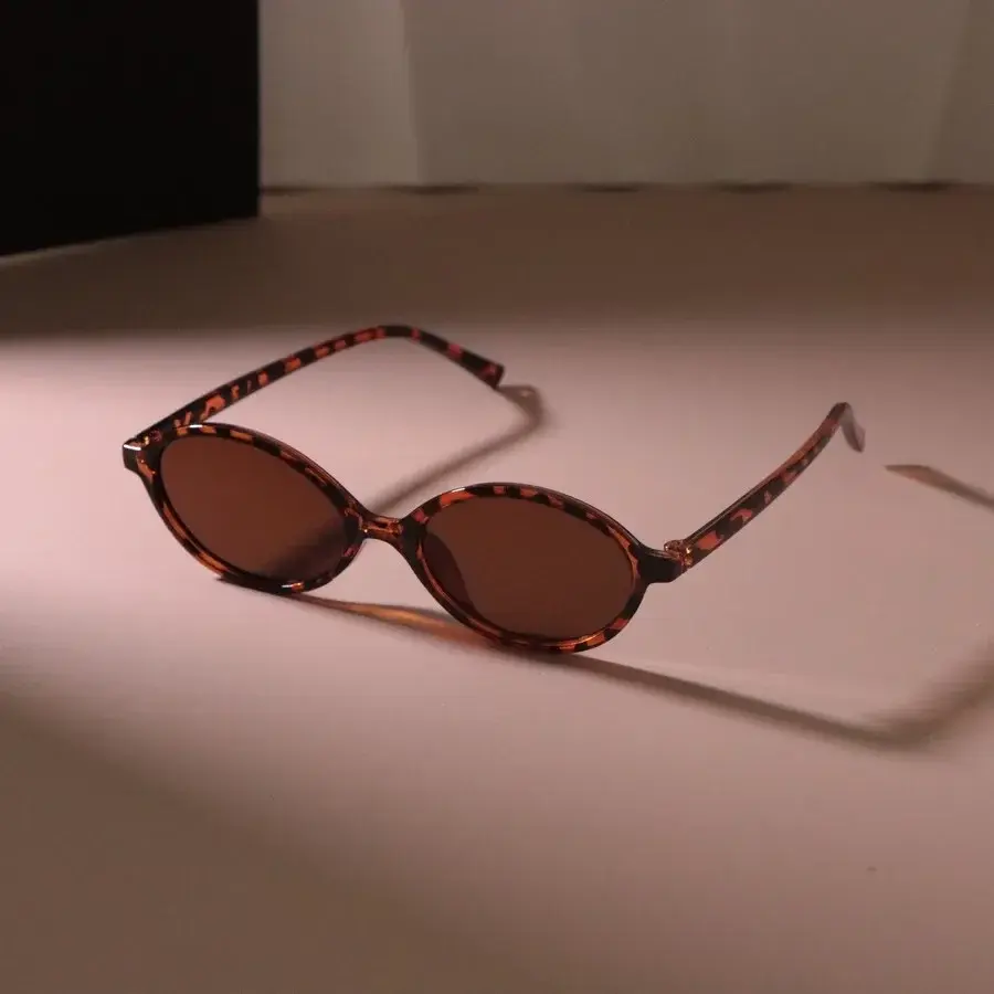 Luxurious Small Frame Sun Glasses Women Men Oval Sunglasses Female Casual Black Colors Mirror Designer Brand Fashion