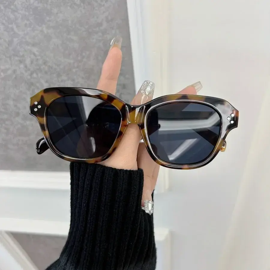 Casual Square Elegant Classic Sunglasses Men Women Fashion Vintage Sun Glasses Male Plain Brand Shades