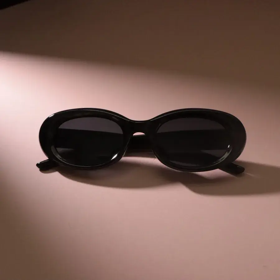 Fashion Small Frame Sunglasses Women Men Lovely Oval Designer Sun Glasses Male Female Brand Luxurious Travel Oculos De Sol