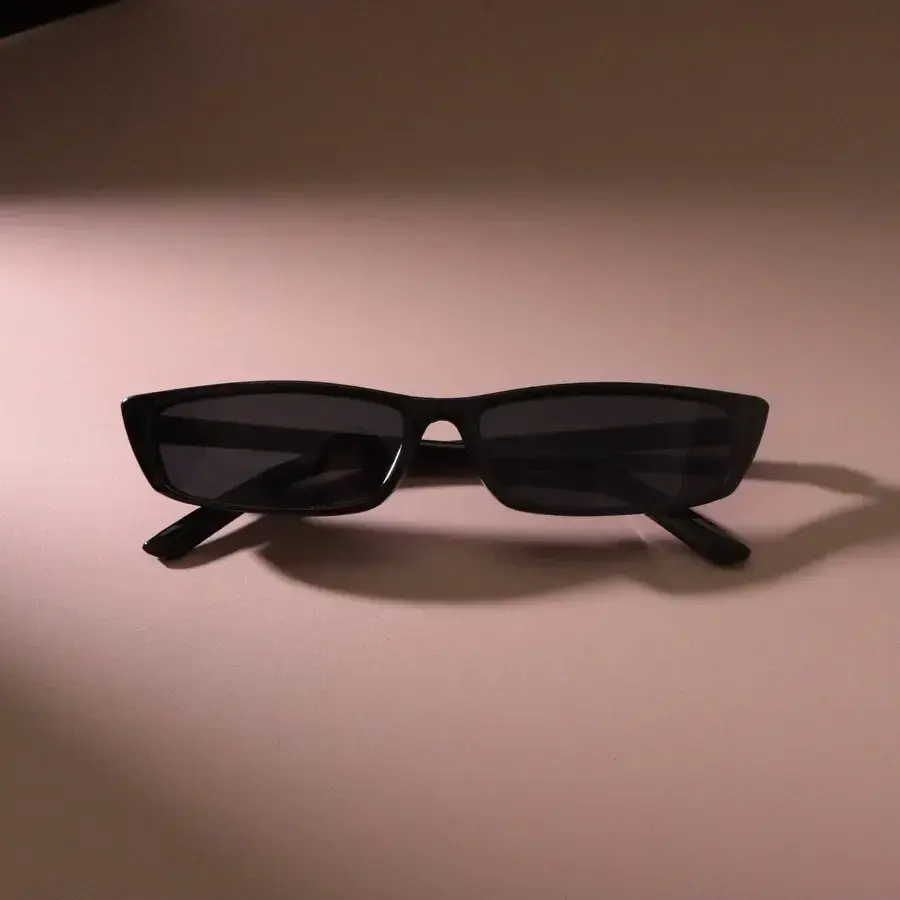 Luxurious Small Frame Sun Glasses Women Men Rectangle Sunglasses Female Casual Black Colors Mirror Designer Brand Fashion