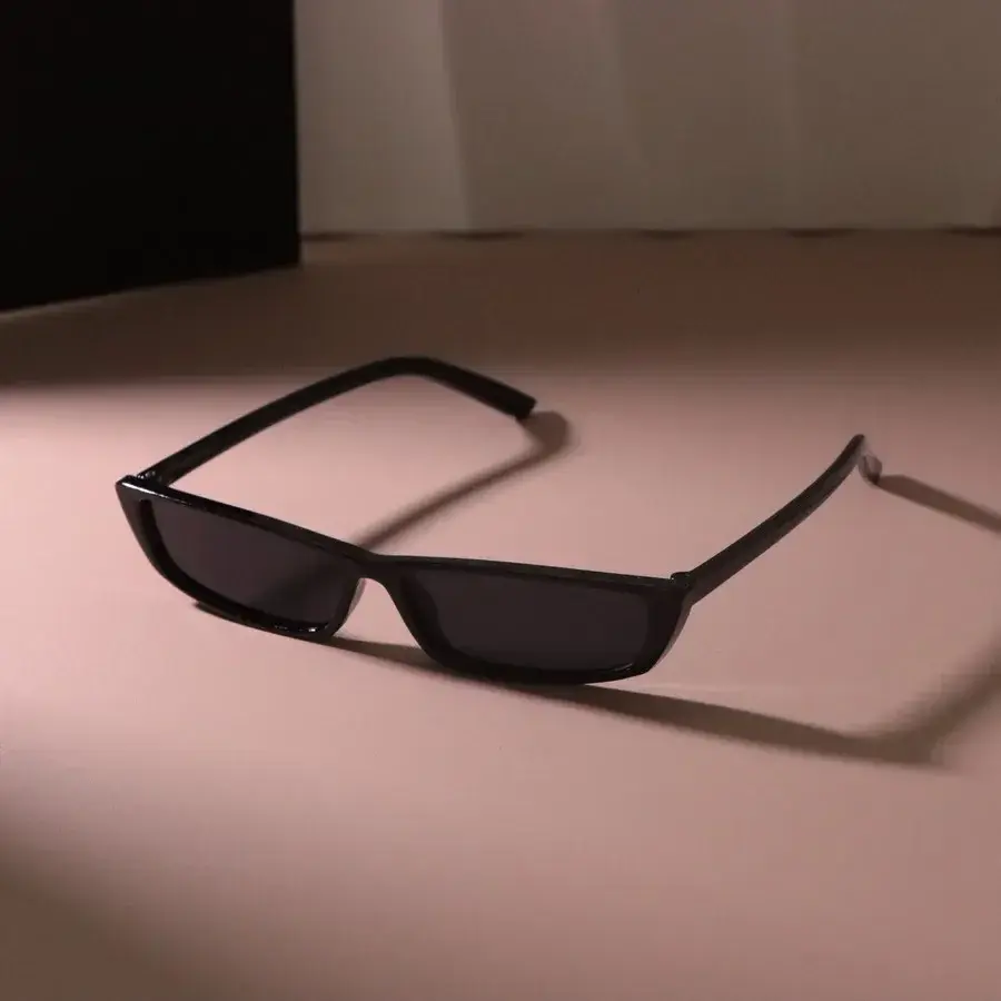 Luxurious Small Frame Sun Glasses Women Men Rectangle Sunglasses Female Casual Black Colors Mirror Designer Brand Fashion