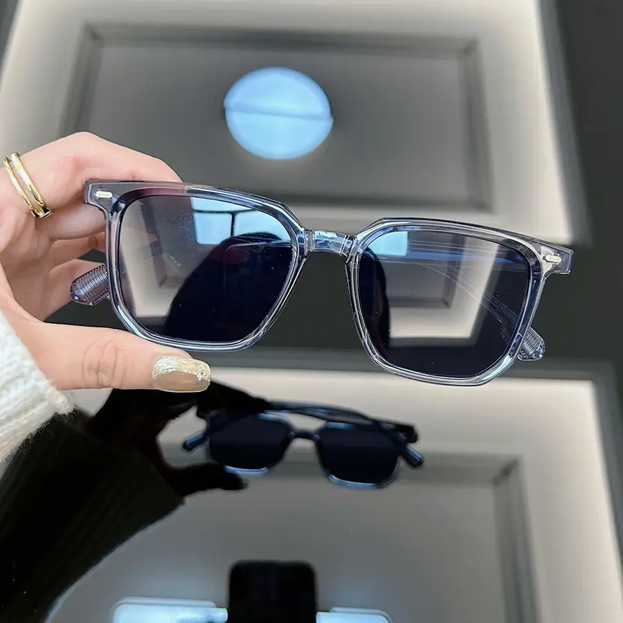 Fashion Square Sunglasses Men Women Brand Designer Retro Sun Glasses Male Female Black Frame Vintage Rivet Oculos De Sol