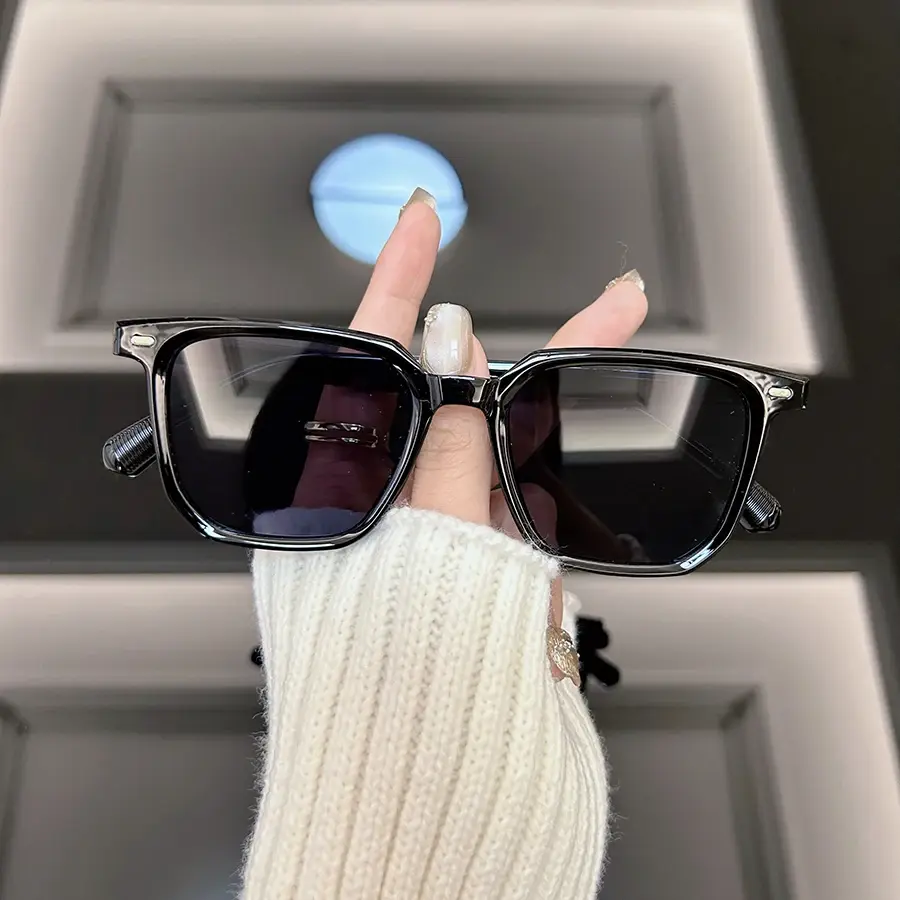Fashion Square Sunglasses Men Women Brand Designer Retro Sun Glasses Male Female Black Frame Vintage Rivet Oculos De Sol