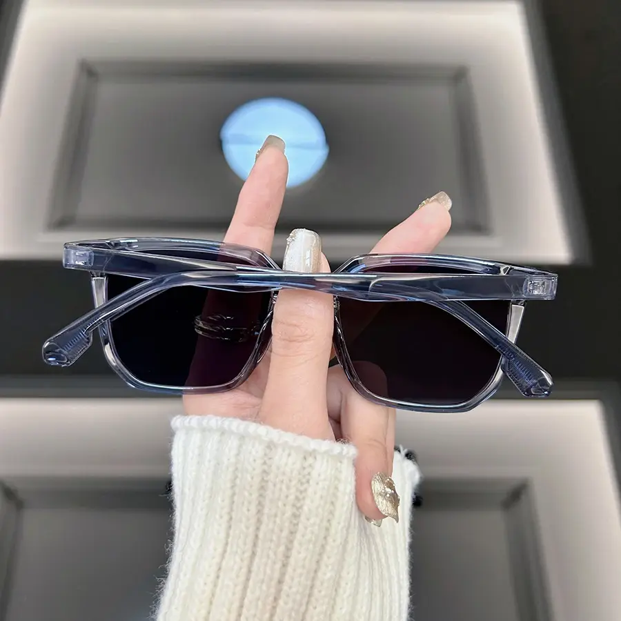 Fashion Square Sunglasses Men Women Brand Designer Retro Sun Glasses Male Female Black Frame Vintage Rivet Oculos De Sol