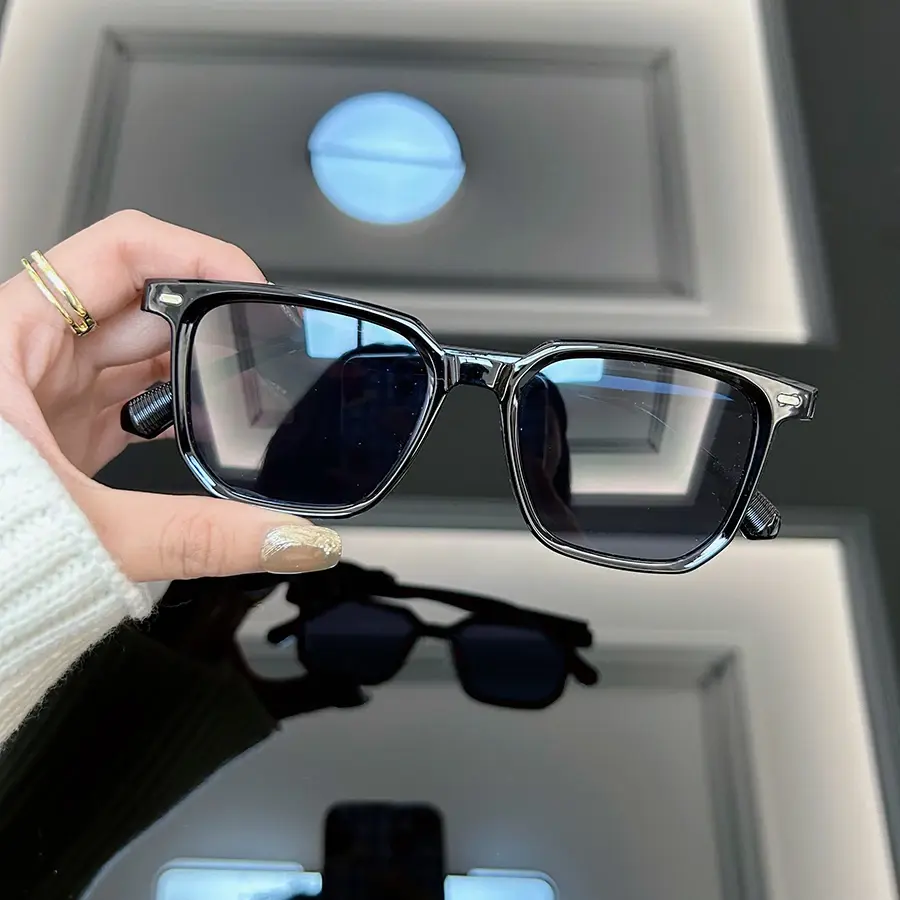 Fashion Square Sunglasses Men Women Brand Designer Retro Sun Glasses Male Female Black Frame Vintage Rivet Oculos De Sol