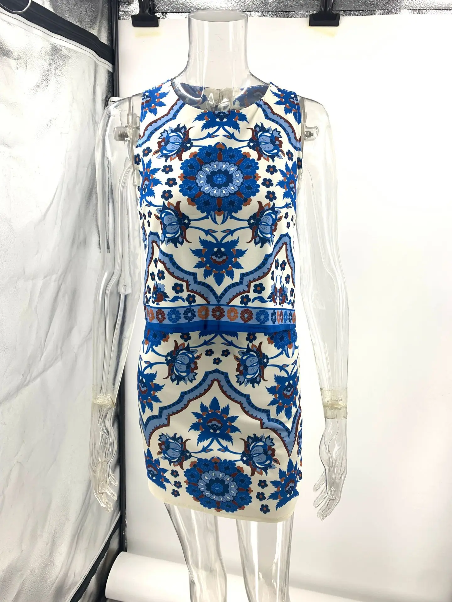 Women Blue Floral Printed Two Piece Skirt Set Round Neck Tanl Tops and A-line Mini Skirt Elegant Matching Set for Summer