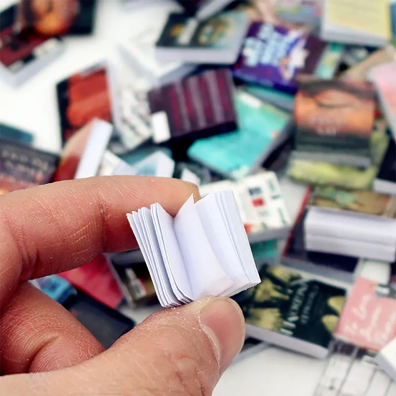 100pc Random Miniatures Dollhouse Classical Mini Flip Books Notebook Furniture Decoration Doll Doll Toy Supplies