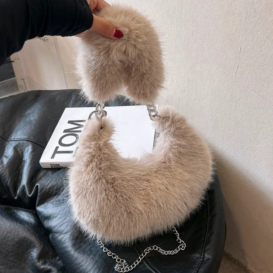 Fashion Soft Fluffy Tote Handbag Autumn&Winter Women's Faux Fur Chain Crossbody Bag Luxury Furry Underarm Bag Plush Shoulder Bag