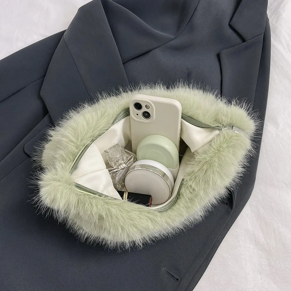 Fashion Soft Fluffy Tote Handbag Autumn&Winter Women's Faux Fur Chain Crossbody Bag Luxury Furry Underarm Bag Plush Shoulder Bag