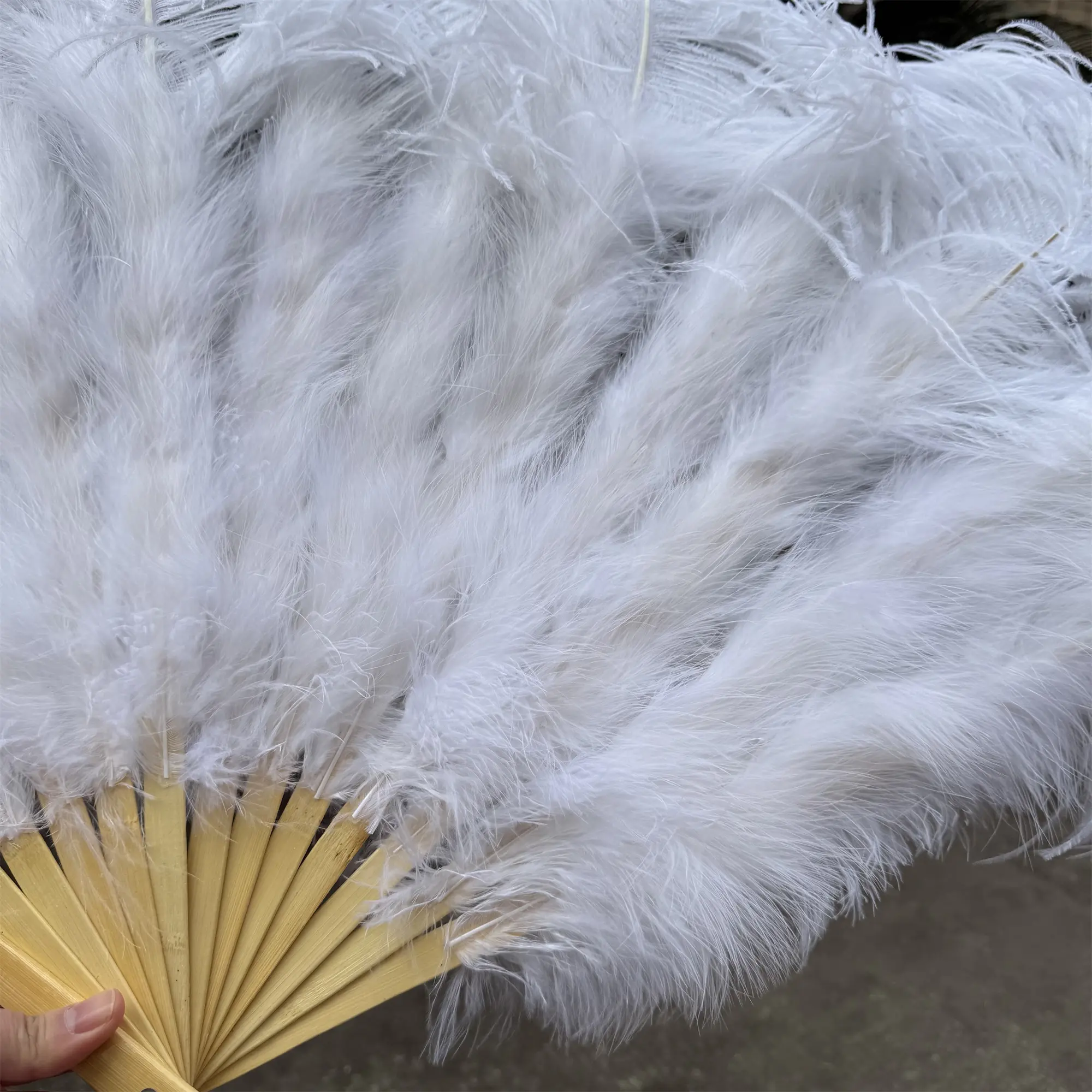 A Pair Large White Natural Fluffy Ostrich Feather Fans 1/2Pcs 60/90cm 75/130cm Hand Held Fan Party Stage Show Dance Props Fan
