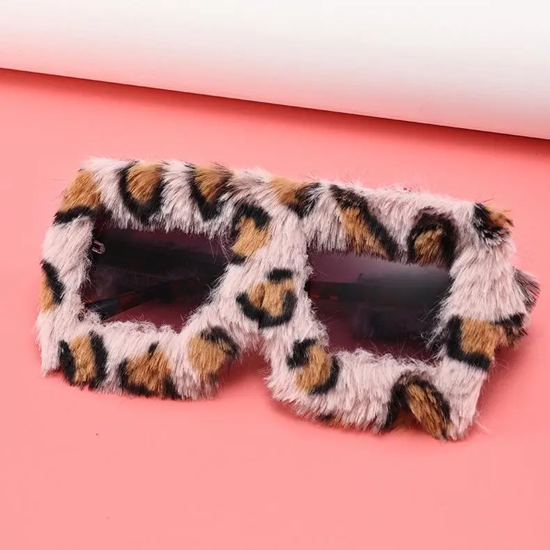 Oversized Plush Sunglasses Winter Shades for Women Soft Fluffy Square Frame Sun Glasses Novelty Style Halloween Cosplay Glasses