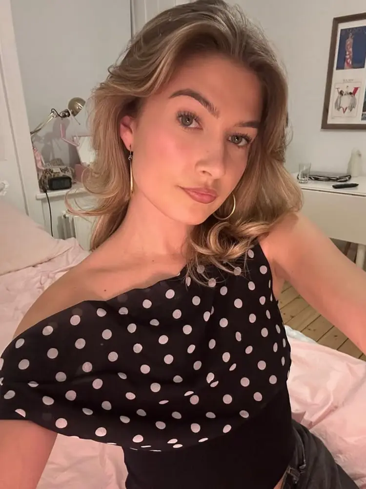 Mozision Backless Polka Dot Crop Tops Women Vest Fashion Summer New Oblique Shoulder Sleeveless Tank Tops Pullovers Female