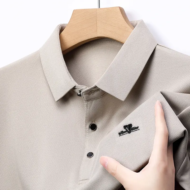 New Men's Business Casual Short Sleeved Shirt with Badge Solid Color Polo Shirt Fashionable Breathable Comfortable Versatile Top