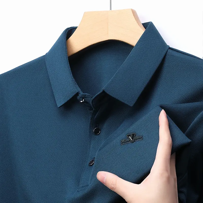 New Men's Business Casual Short Sleeved Shirt with Badge Solid Color Polo Shirt Fashionable Breathable Comfortable Versatile Top