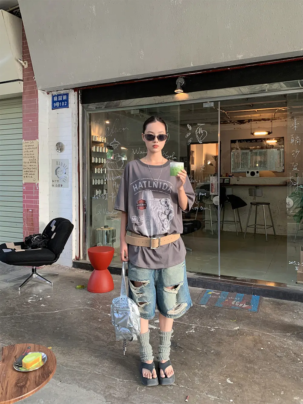 Hole Jeans Women Knee Length Wide Leg Pants Mom Ripped Straight Mid Waist Washed Distressed Shorts 2025 Summer Streetwear Denims