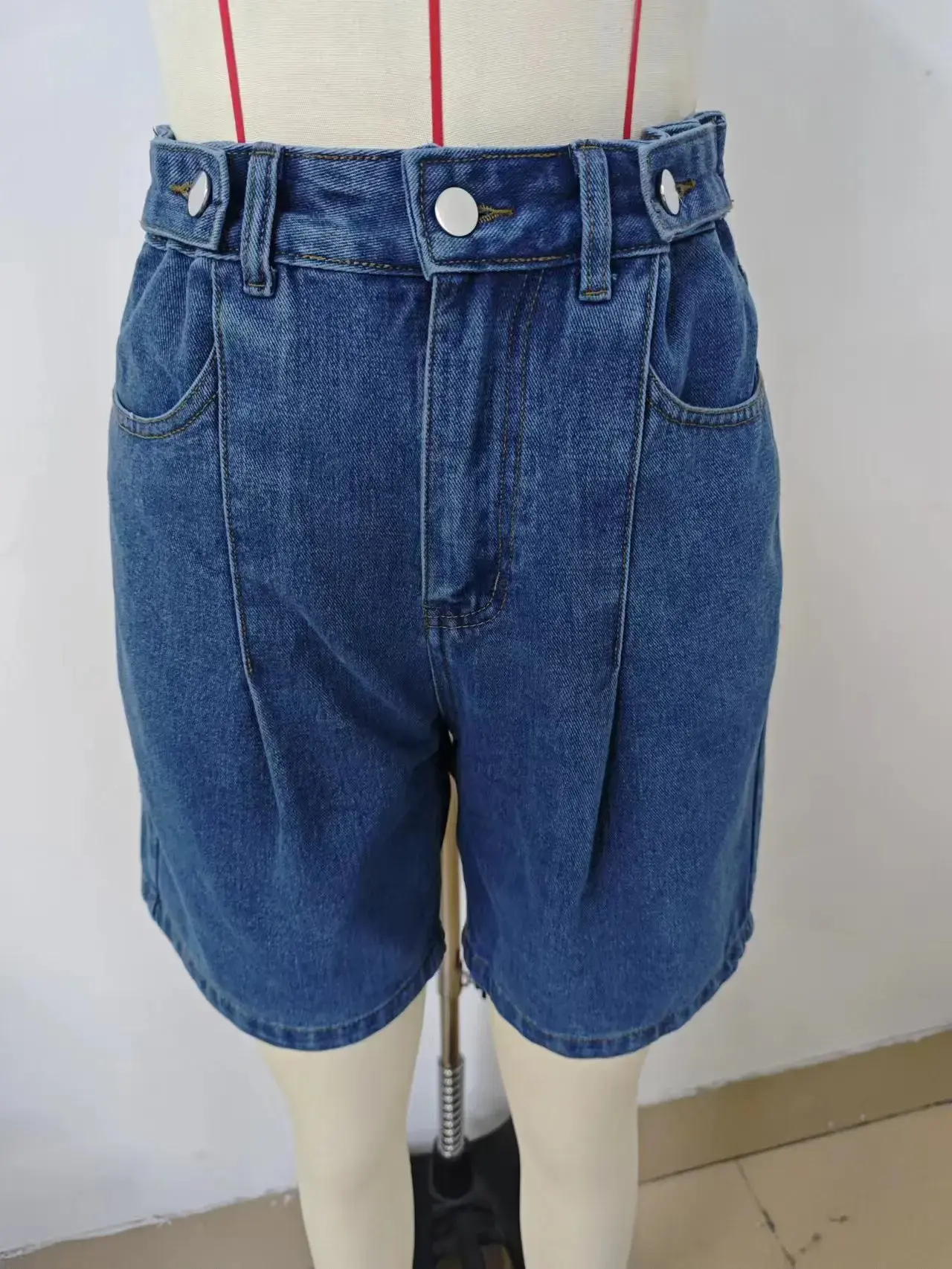 Mom Jeans Women Vintage Straight Knee Length Pants Streetwear Mid Waist Pockets Button Washed Distressed Y2k 2025 Casual Denim