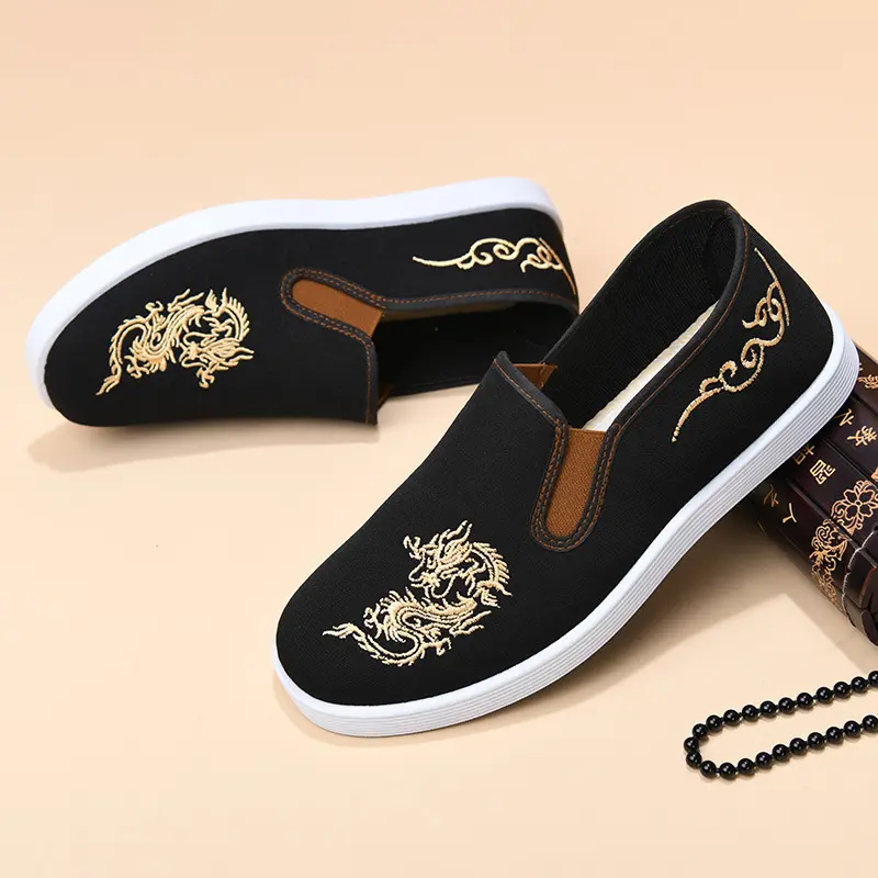New Chinese style spring and summer new ethnic style embroidered cloth shoes, canvas shoes, breathable one foot men's shoes