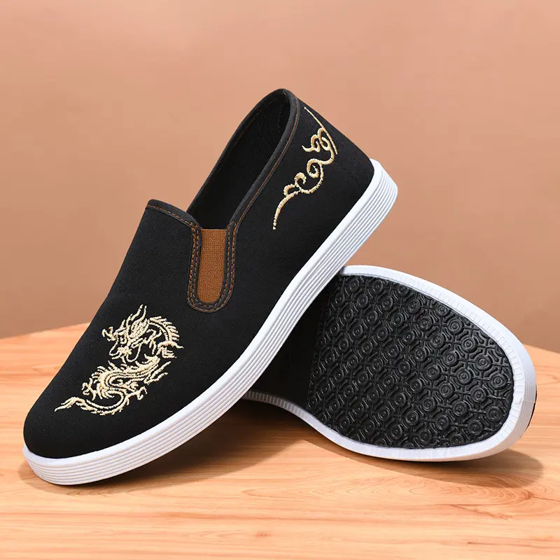 New Chinese style spring and summer new ethnic style embroidered cloth shoes, canvas shoes, breathable one foot men's shoes