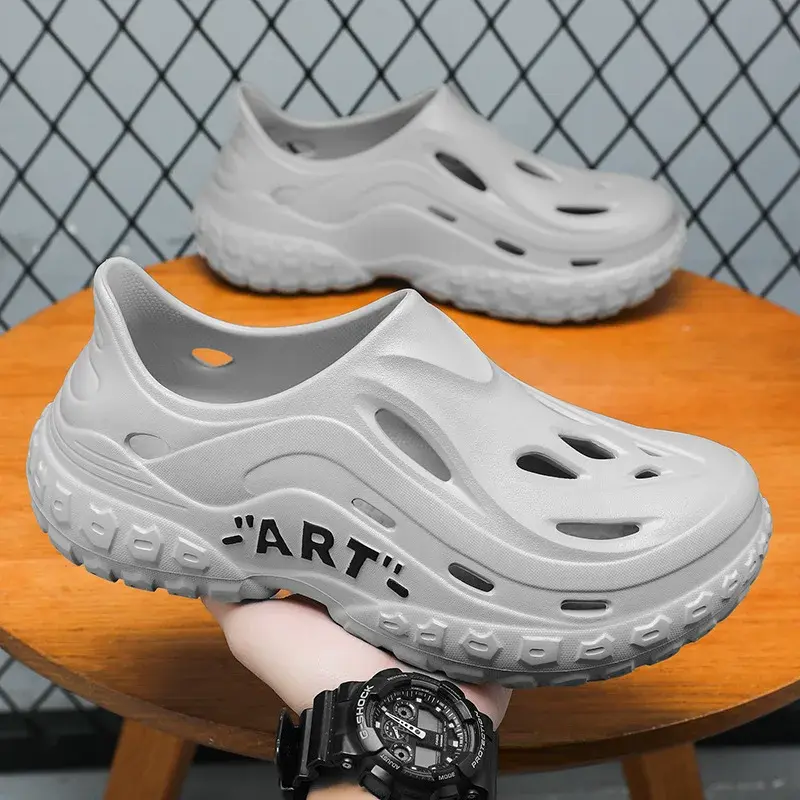 Men's summer sandals EVA lightweight perforated shoe breathable men's non smelly shoes with thick soles and toe caps beach shoes