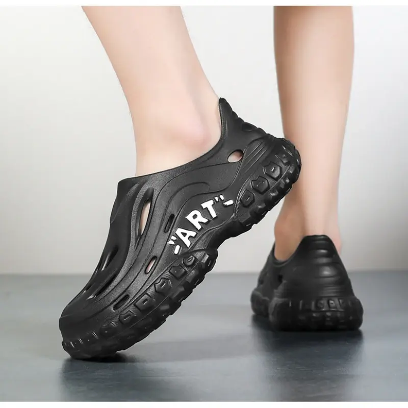 Men's summer sandals EVA lightweight perforated shoe breathable men's non smelly shoes with thick soles and toe caps beach shoes