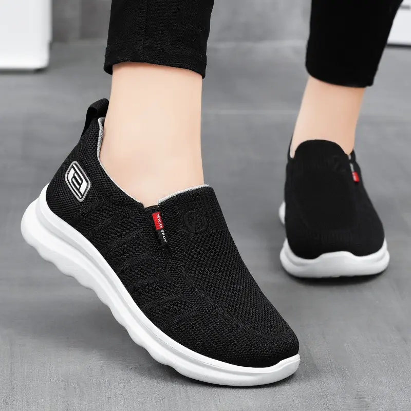Women's Cloth Shoes 2024 New Knitted Lightweight Women's Shoes Trendy Soft Sole Comfortable, Breathable, and Leisure Kick on