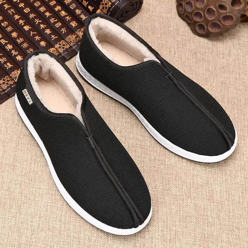 Winter style old Beijing cloth shoes with plush insulation and anti slip work shoes, men's cotton shoes, winter snow boots