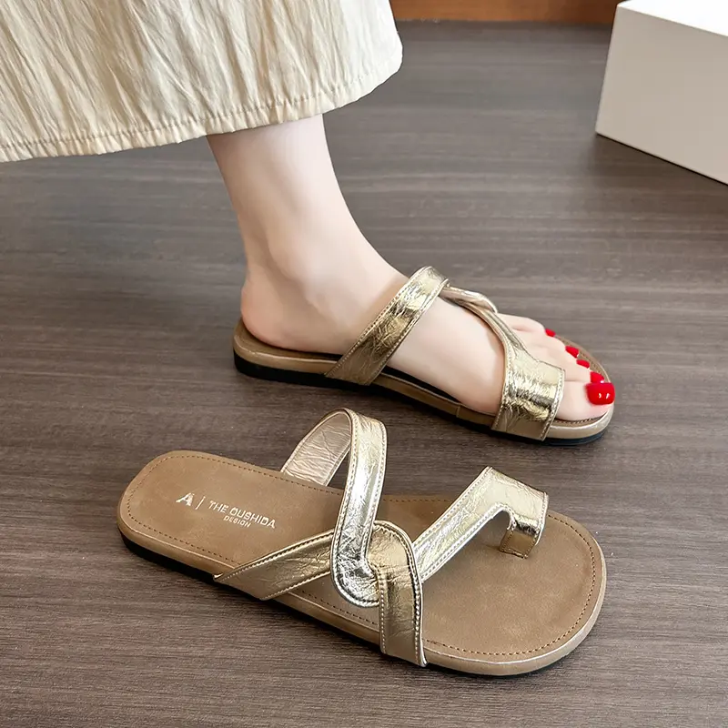 Design New Women Flat Sandals Clip Toe Leisure Outside Beach Shoes for Lady Fashion Metal Decoration 2025 Summer Footwear