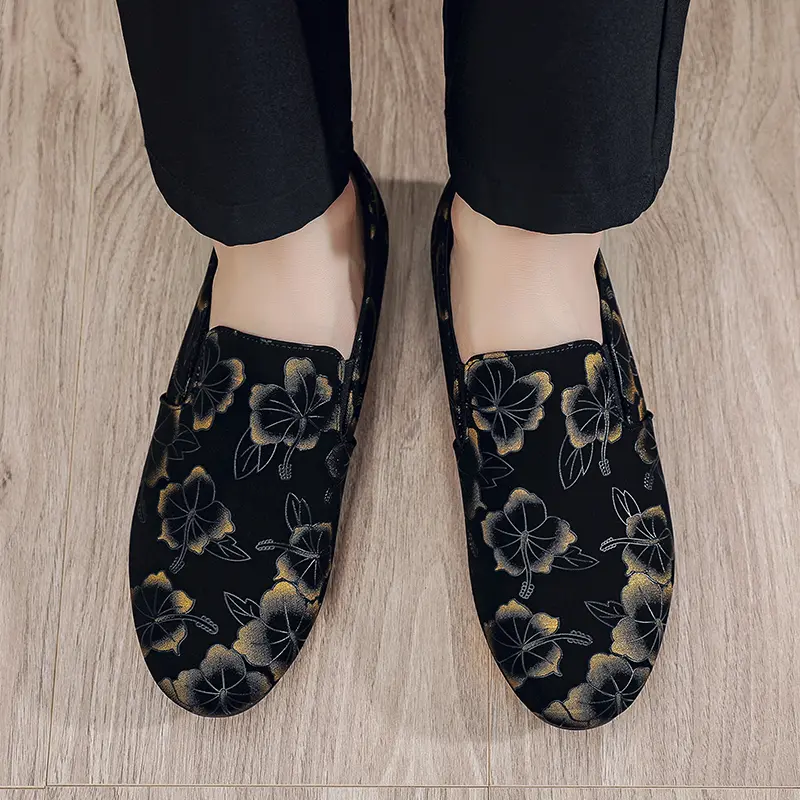 Men's Popular Bean Shoes One Foot Lazy Shoes Versatile Breathable Casual Driving Cloth Shoes Street Style Flower Patterns 2025