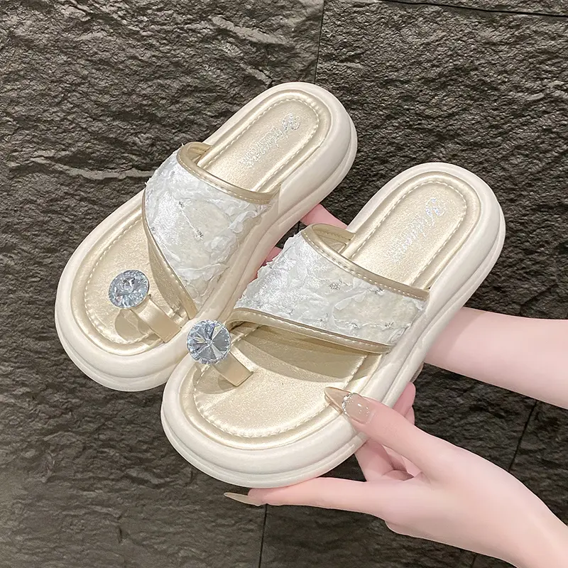 Women's Summer New Casual Comfortable Platform Thi Bot Sandals Slip-On Beach Slippers Diamond Rhinestone Flat Sandals 2025