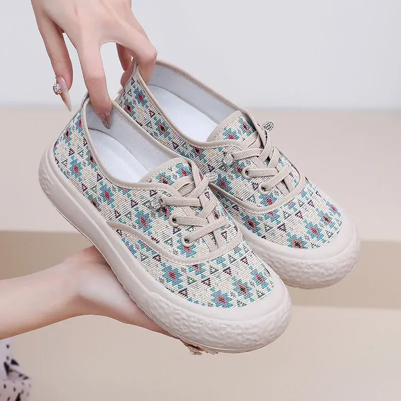 Women's Thick Soled Canvas Shoes Spring Fashion Casual Slip-on Flats Soft Sole Sneakers Women Comfortable Non Slip Walking Shoes
