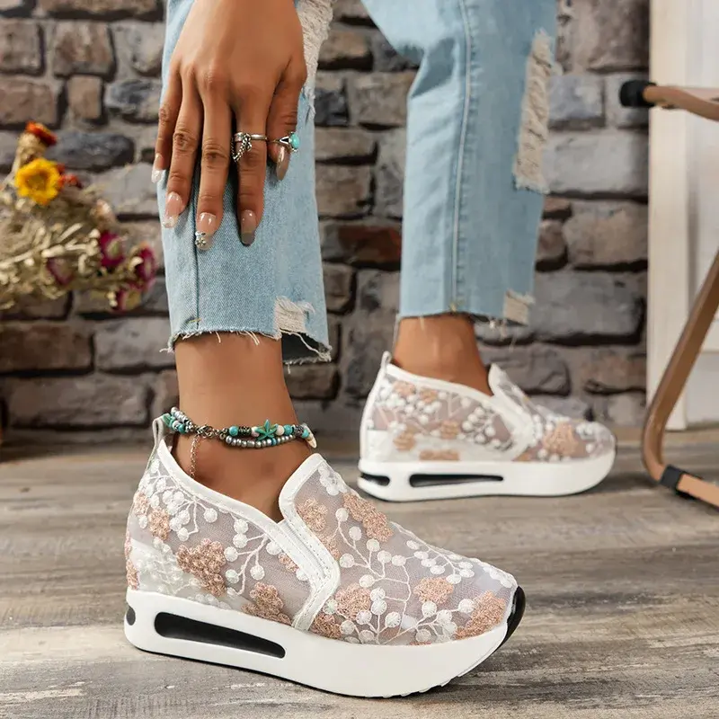 Women's Wedge Shoes New Spring Autumn Fashion Round Toe Floral Pattern Embroidery Mesh Platform Sneakers Increase Height Shoes